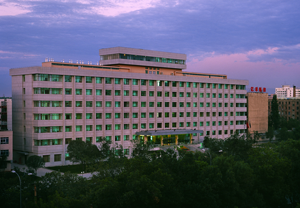 改造后的新疆生态与地理研究所大楼（2003年）